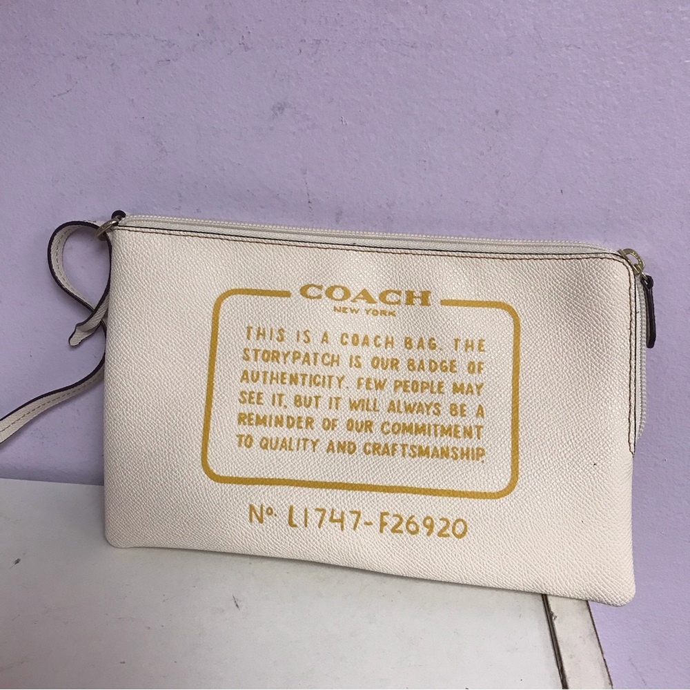 COACH Nwt Story Pouch Mini Clutch Bag white/gold Accessory Case F26920